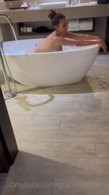 GraceWearsLace Nude Bath Cunnilingus OnlyFans Video Leaked - #2