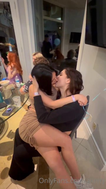 Alinity Fandy Lesbian French Kiss PPV Onlyfans Video Leaked - #3
