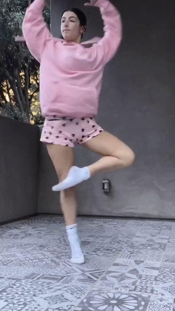 Charli D’Amelio Ballet Stretching Dance Video Leaked - #5