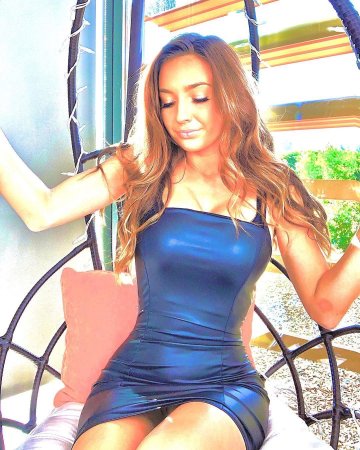 Taylor Alesia Upskirt