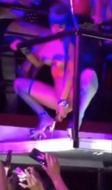 Cardi B Nude Stage Stripper Pussy Bottle Video Leaked - #3