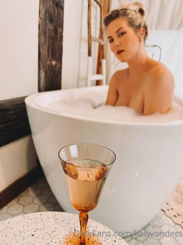 Kat Wonders Nude Bath Onlyfans Set Leaked
