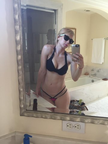 Iliza Shlesinger Sexy Bikini Selfies Set Leaked - #3