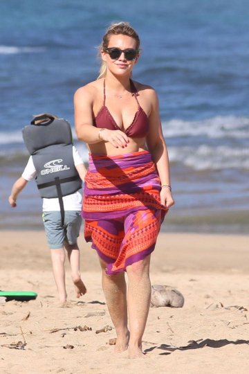 Hilary Duff Bikini Beach Candid Set Leaked - #23