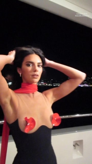 Kendall Jenner Pasties Dress Candid Video Leaked - #5
