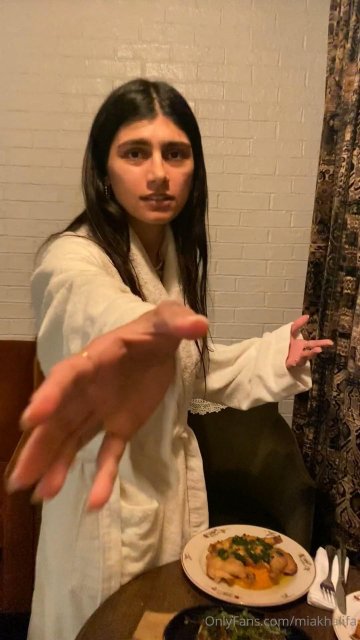 Mia Khalifa Nude Dinner OnlyFans Livestream Leaked - #5