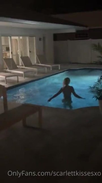 ScarlettKissesXO Outdoor Pool Blowjob OnlyFans Video Leaked - #7