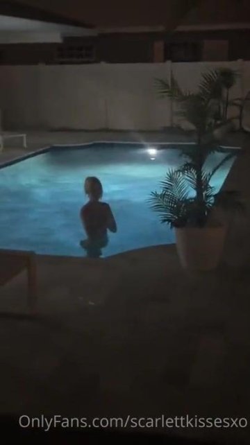 ScarlettKissesXO Outdoor Pool Blowjob OnlyFans Video Leaked - #3