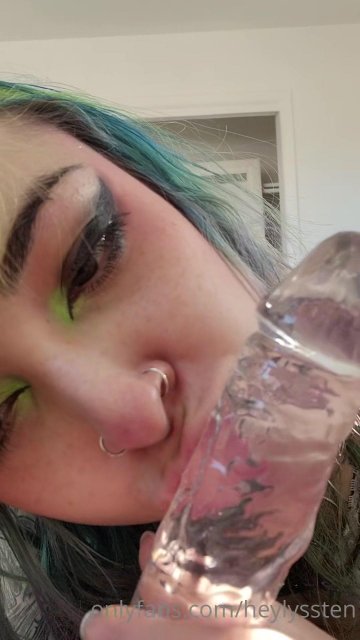 HeyLyssten Close-Up Dildo Blowjob OnlyFans Video Leaked - #4
