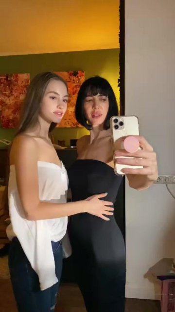 SolaZola Nude Lesbian Kissing OnlyFans Video Leaked - #6