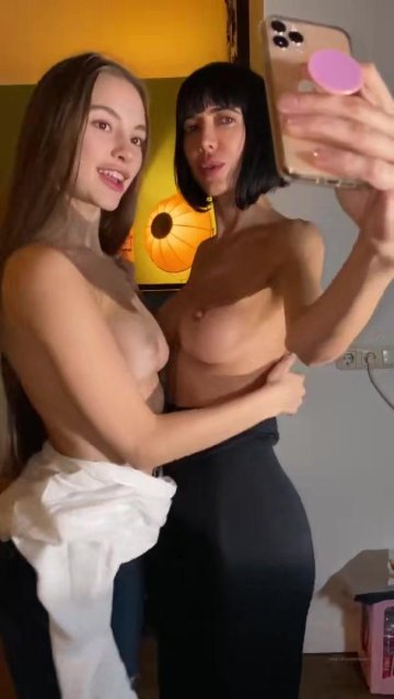 SolaZola Nude Lesbian Kissing OnlyFans Video Leaked - #7
